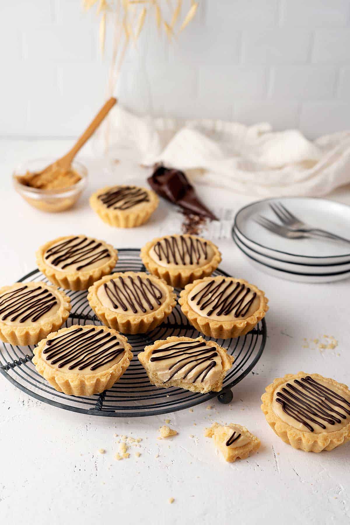 peanut butter tarts on a cooling rack.