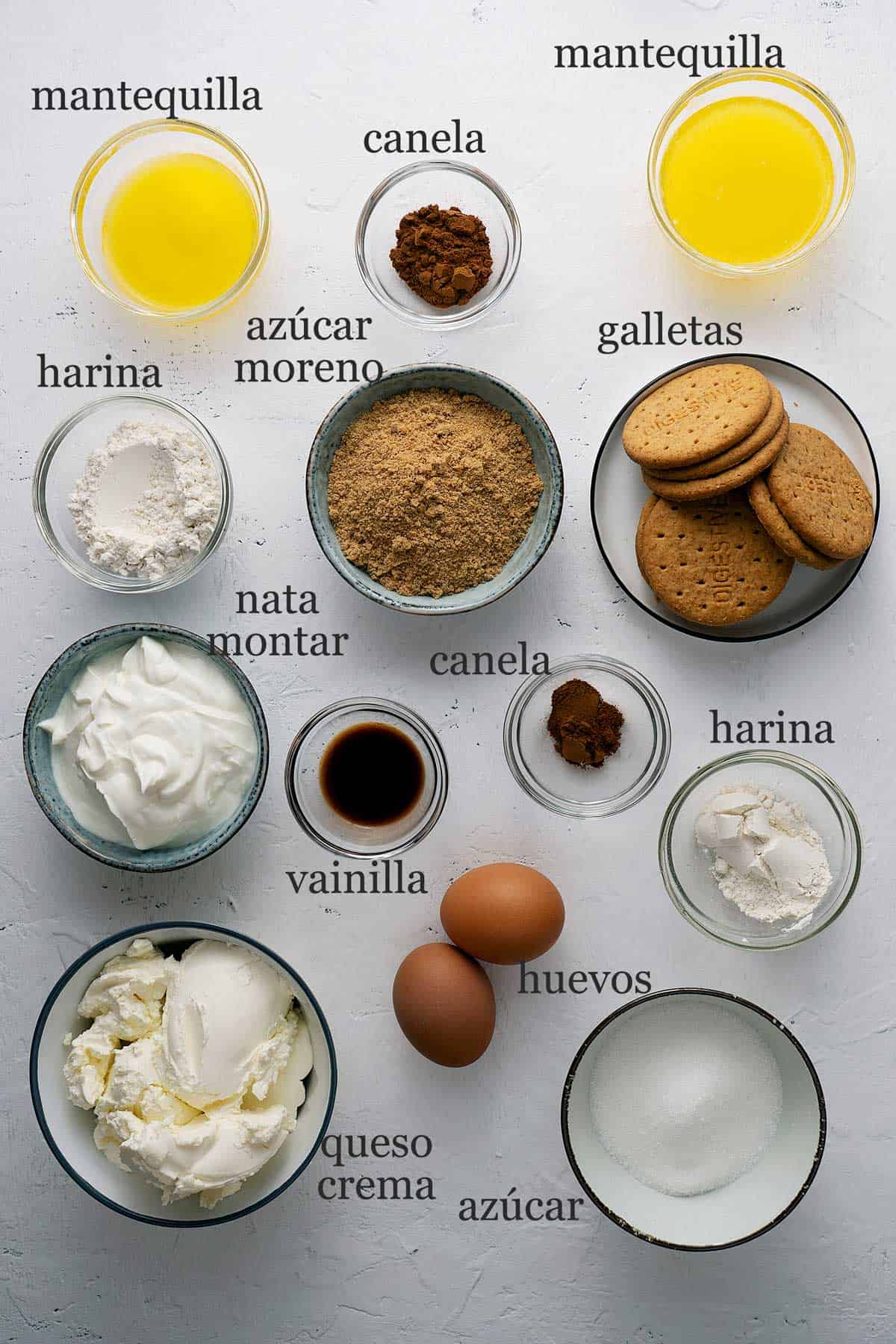 ingredientes para cheesecake de rollo de canela.