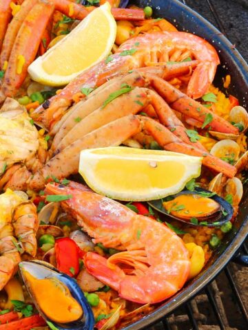 Seafood paella