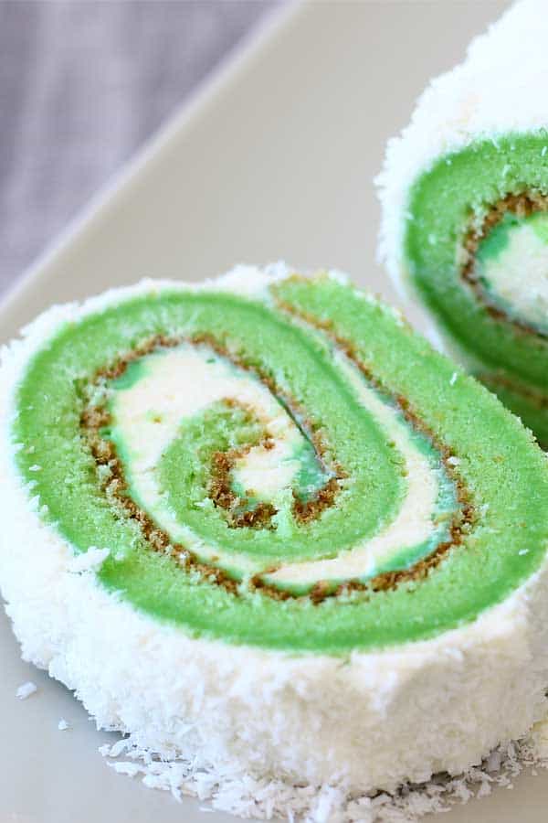 Pandan roll cake