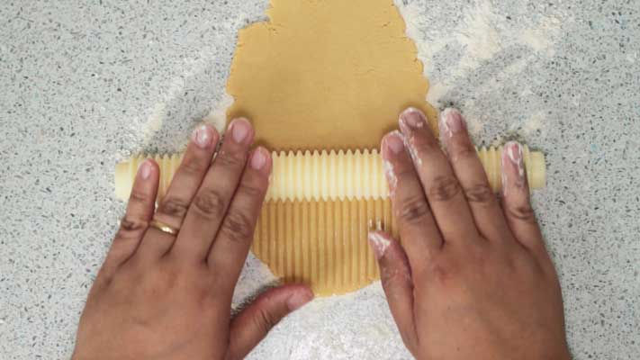 Pineapple-Tart-Cookies_traditional-rolling-pin-marks