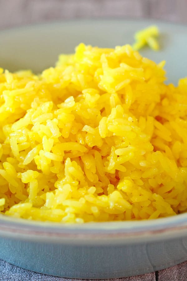 Steamed Glutinous Rice With Turmeric - El Mundo Eats