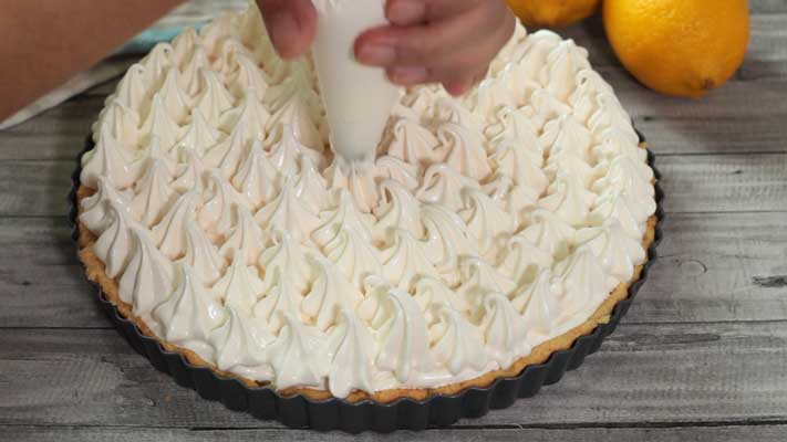 Lemon-Pie_piping-the-meringue
