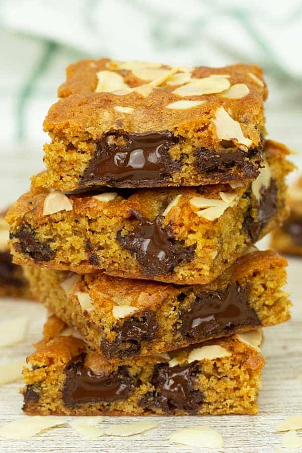 chocolate and almond blondies