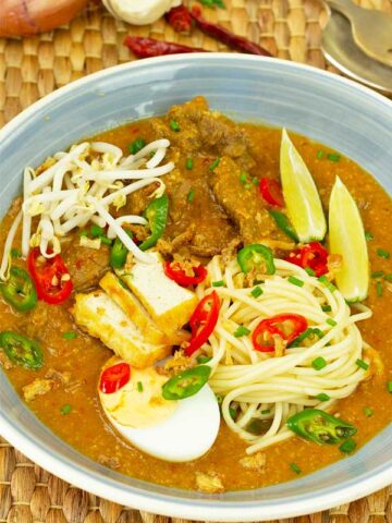 noodles in sweet potato curry soup mee rebus