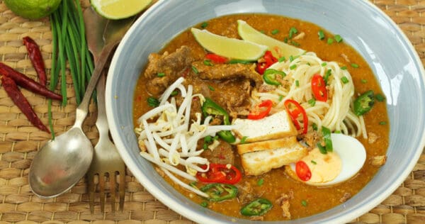 Mee Rebus (Noodles in Sweet Potato Curry Soup) Recipe | El Mundo Eats