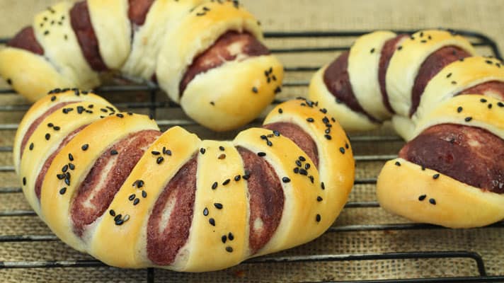 Caterpillar-Red-Bean-Buns-2