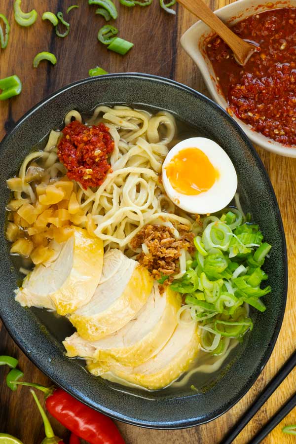 Sopa Asiática de Pollo y Fideos - El Mundo Eats