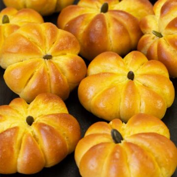 Pumpkin Dinner Rolls