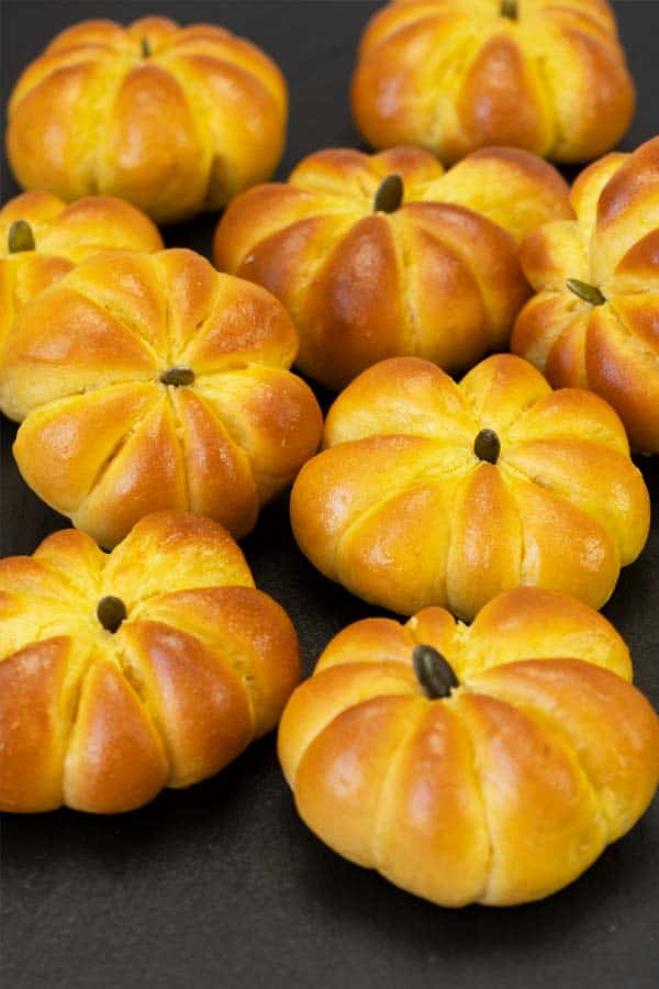 Pumpkin Dinner Rolls