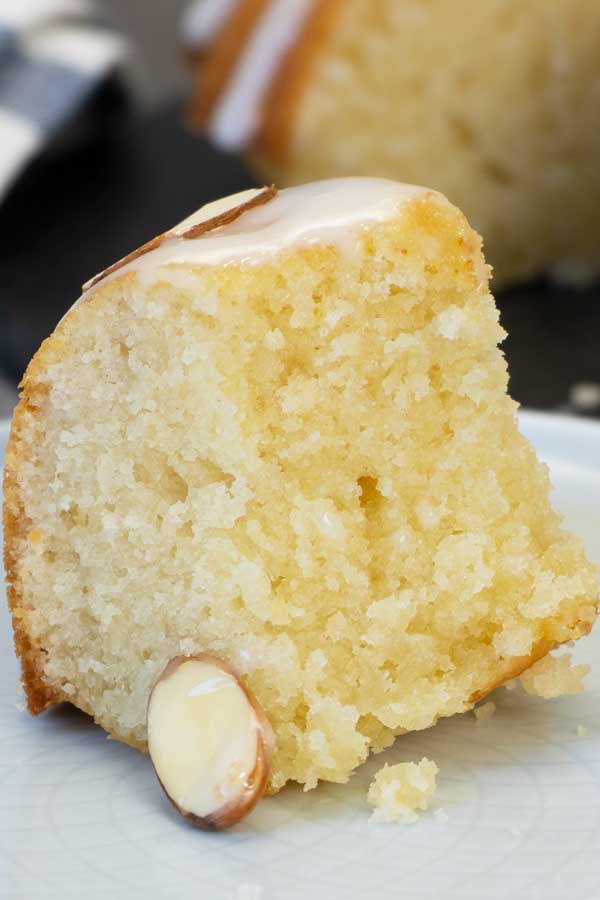 Scandinavian Almond Cake - El Mundo Eats