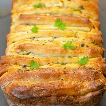 Garlic Cheese Herb Pull Apart Bread