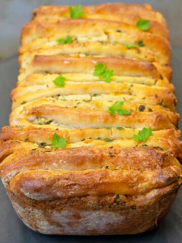 Garlic Cheese Herb Pull Apart Bread