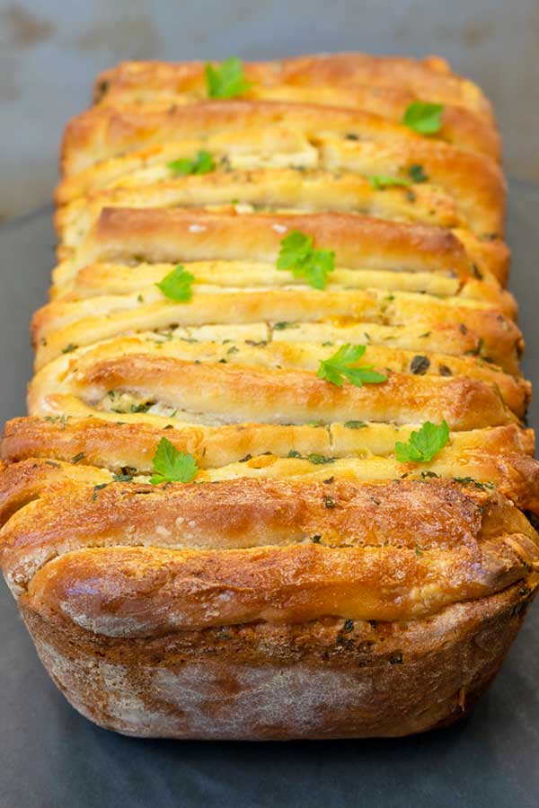 Garlic Cheese Herb Pull Apart Bread | El Mundo Eats