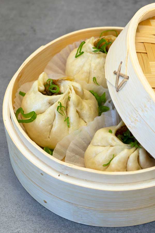 steamed buns in the bamboo steamer