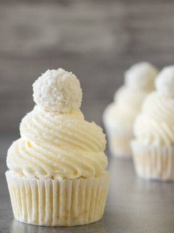 Raffaello coconut almond cupcakes