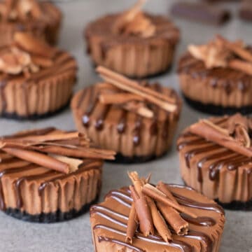 Mini chocolate cheesecakes