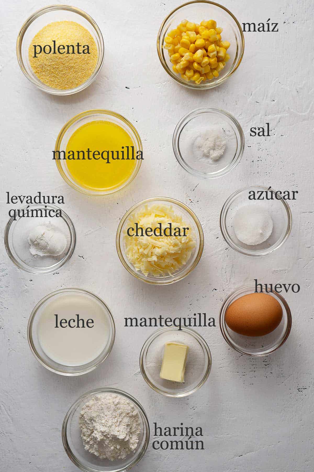 ingredientes para pan de maíz cornbread.