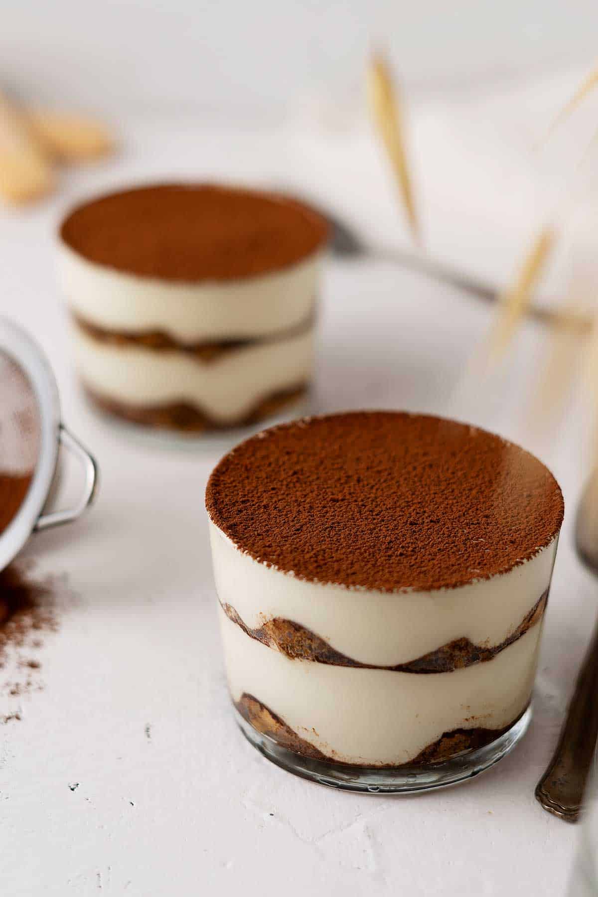 eggless tiramisu in 2 cups.