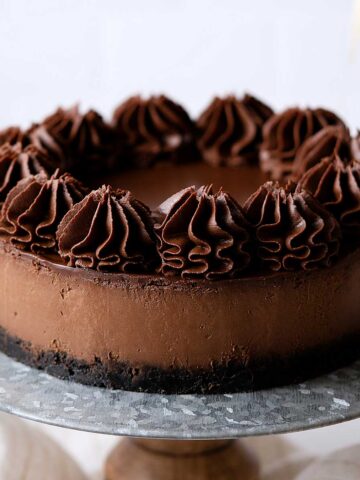 Chocolate cheesecake on a cake stand.