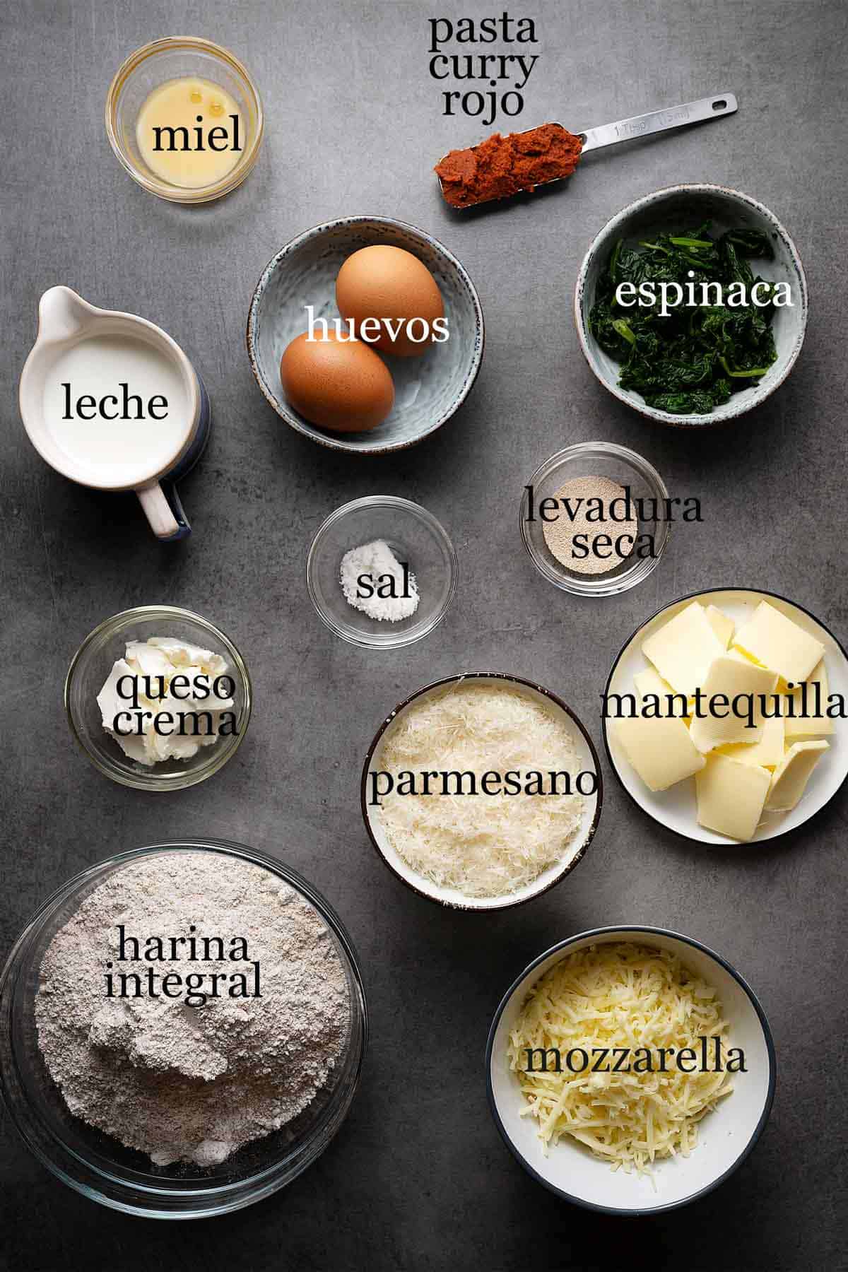 Ingredientes para bollitos integrales con dip de queso y espinaca