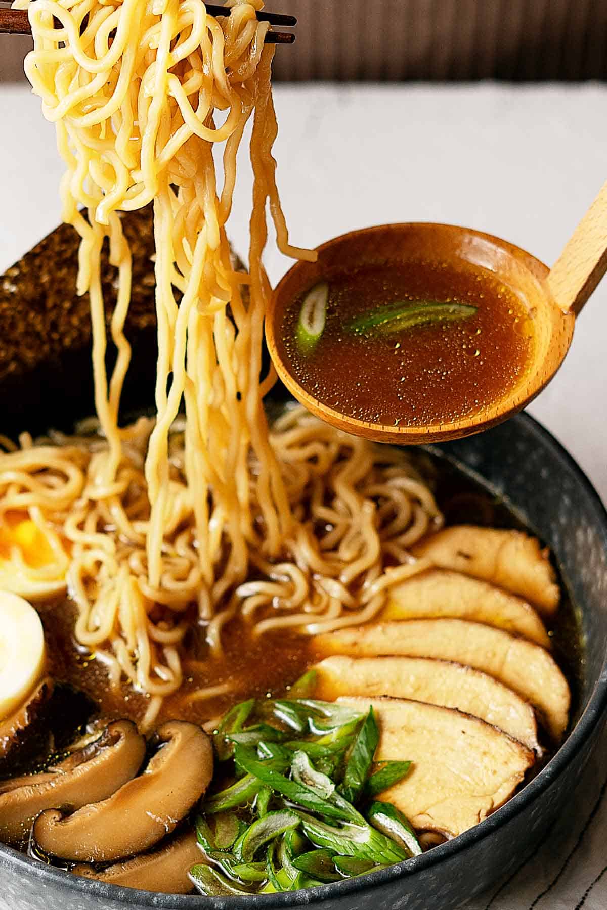 Eating quick 30 minutes chicken ramen using chopsticks and ladle