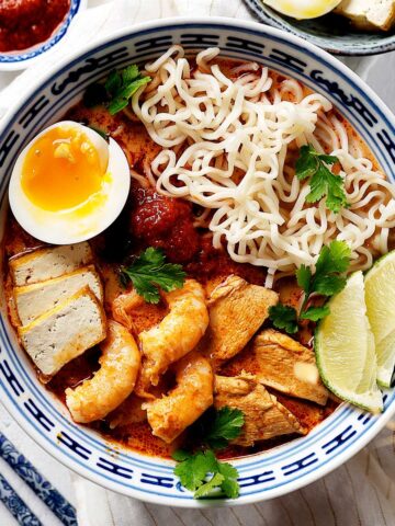 Quick Malaysian red curry laksa