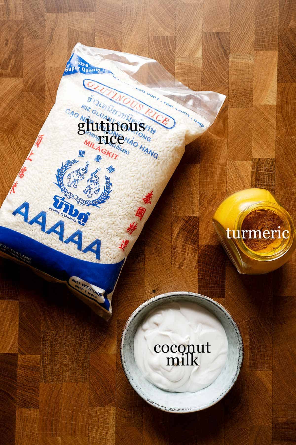 Ingredients to make glutinous rice with turmeric and coconut milk