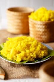 Steamed Glutinous Rice With Turmeric - El Mundo Eats