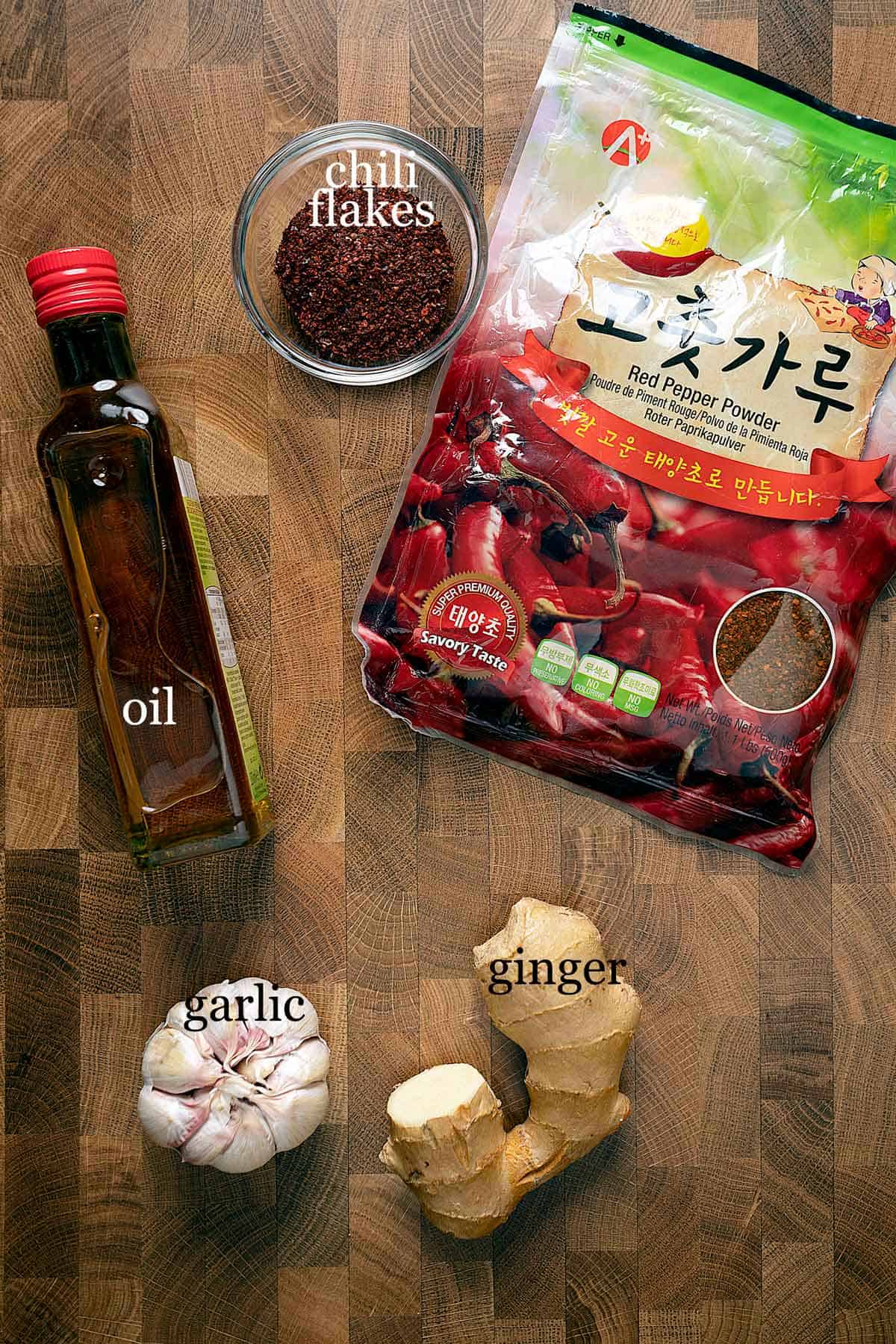 Ingredients to make garlic chili oil