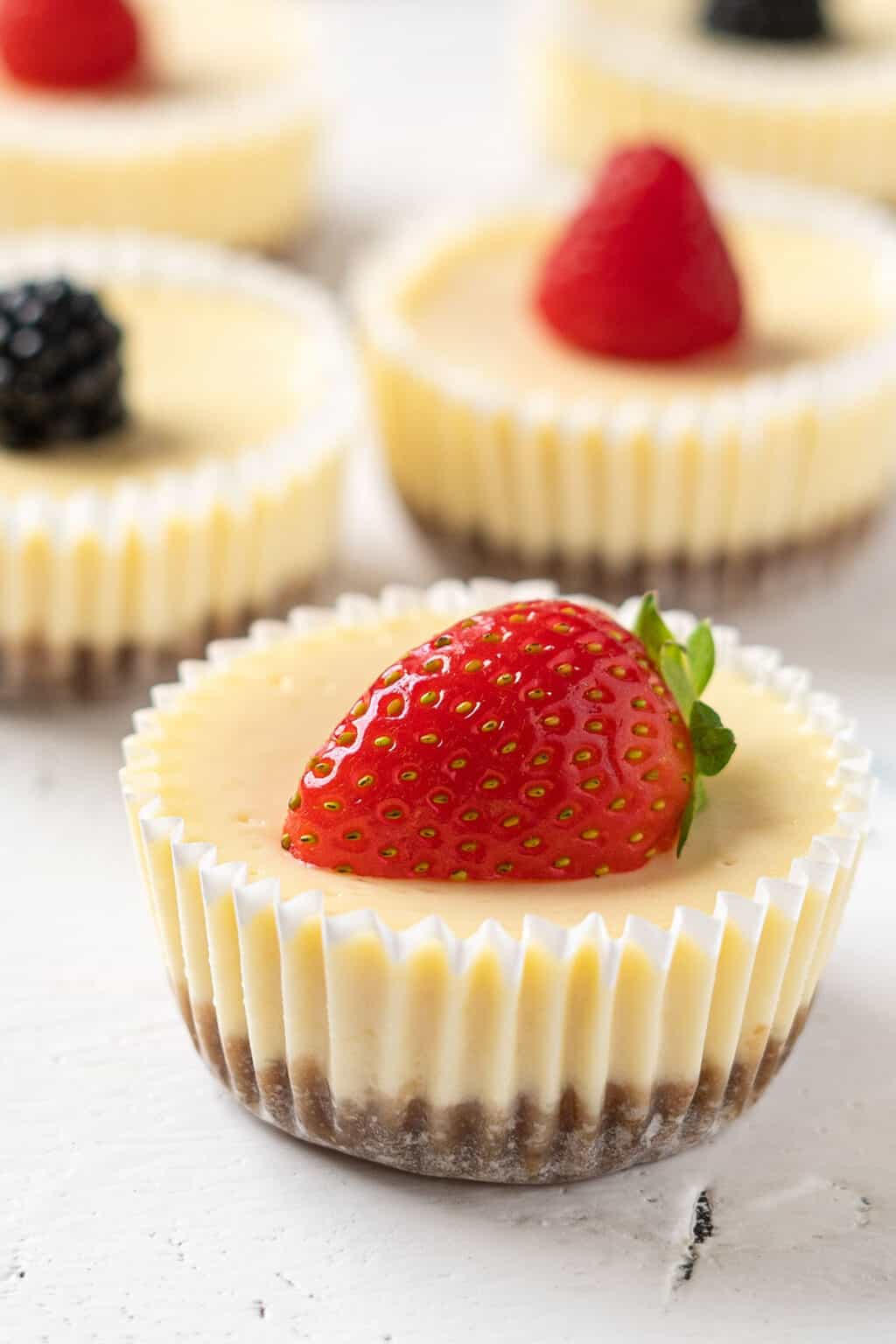 Easy Mini Cheesecakes - El Mundo Eats