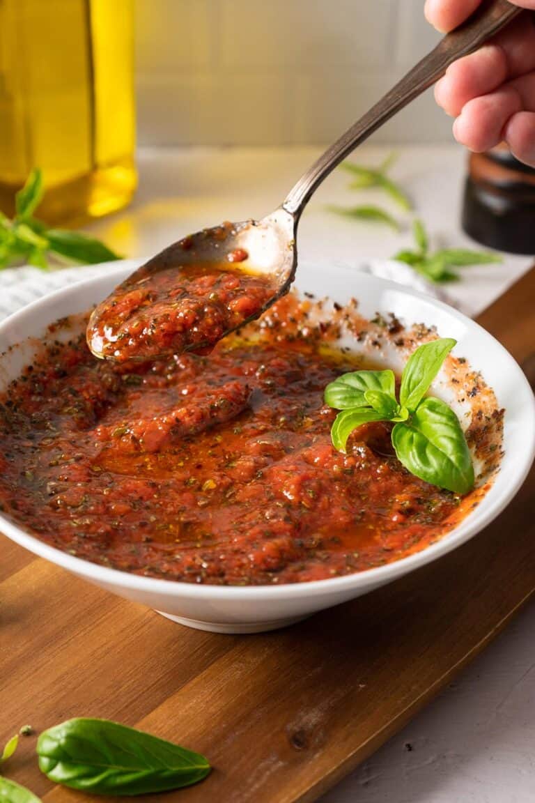 Quick and Easy No Cook Pizza Sauce | El Mundo Eats