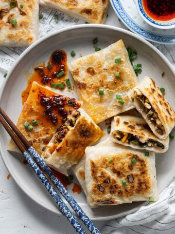 Crispy rice paper dumplings.