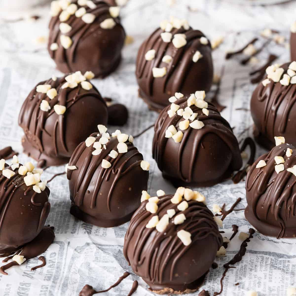 4-Ingredient Almond Chocolate Bombs