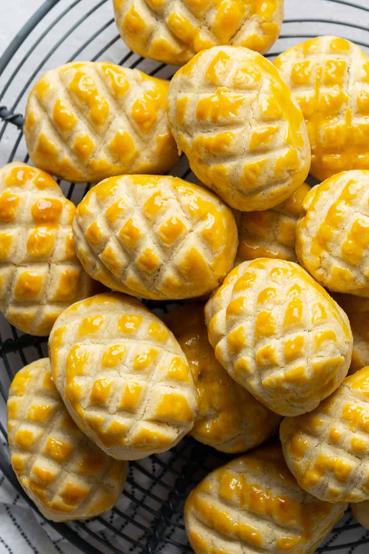 The look of pineapple cookies without using a mold.
