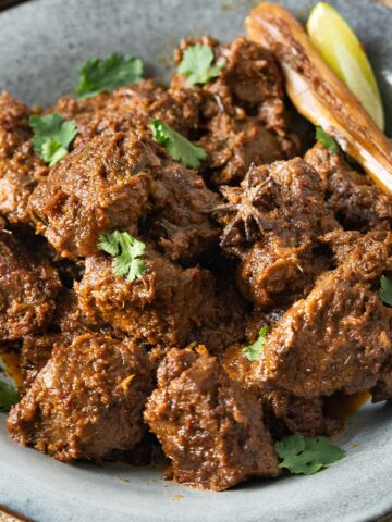 A bowl of beef rendang.