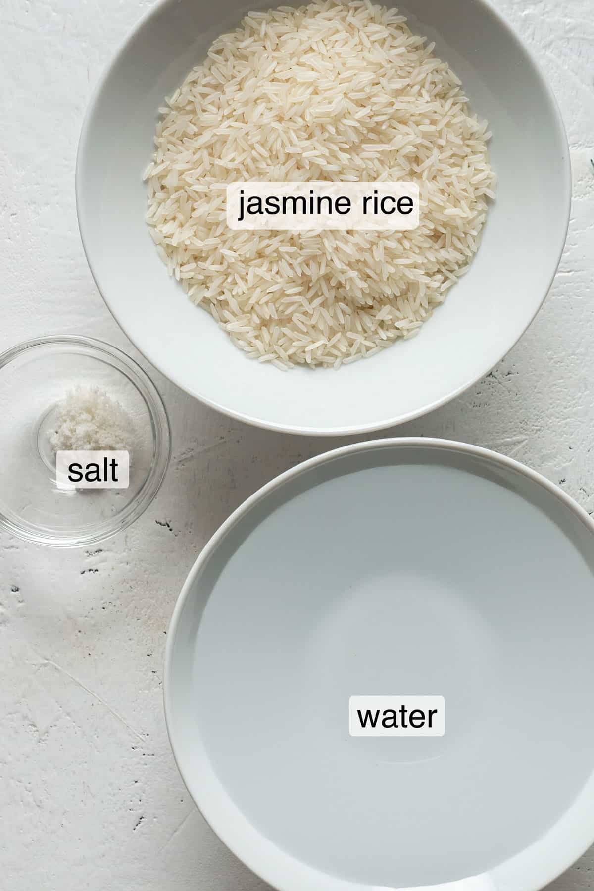 Ingredients to cook jasmine rice.