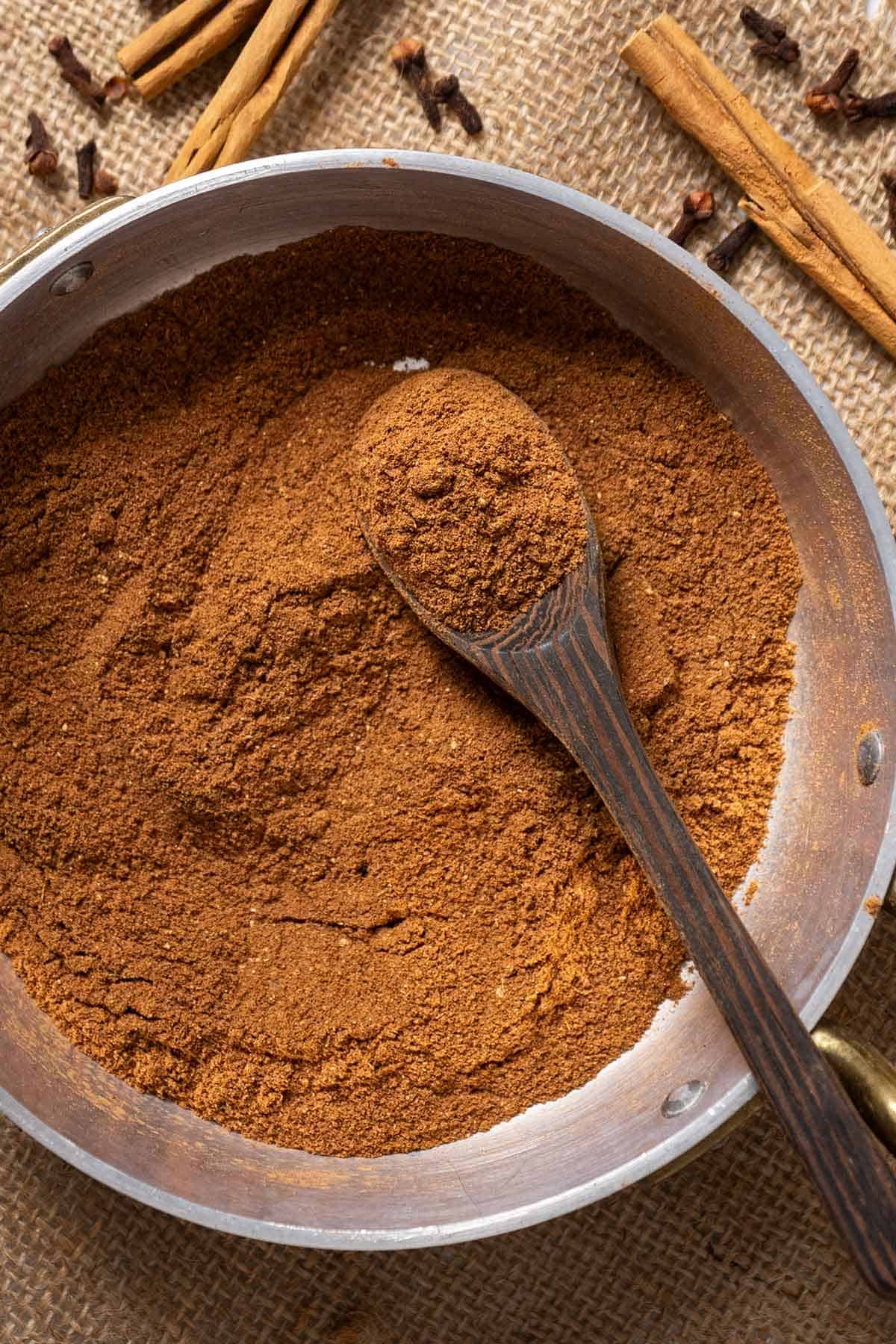 Pumpkin pie spice in a bowl.