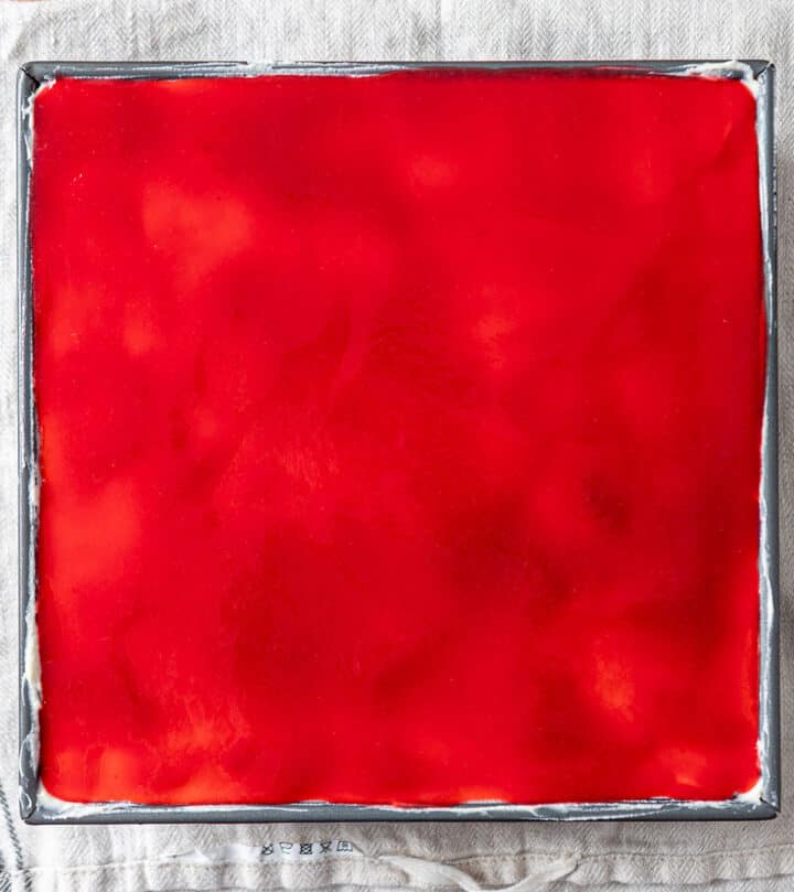 A layer of coulis spreaded evenly on top of mascarpone cream.