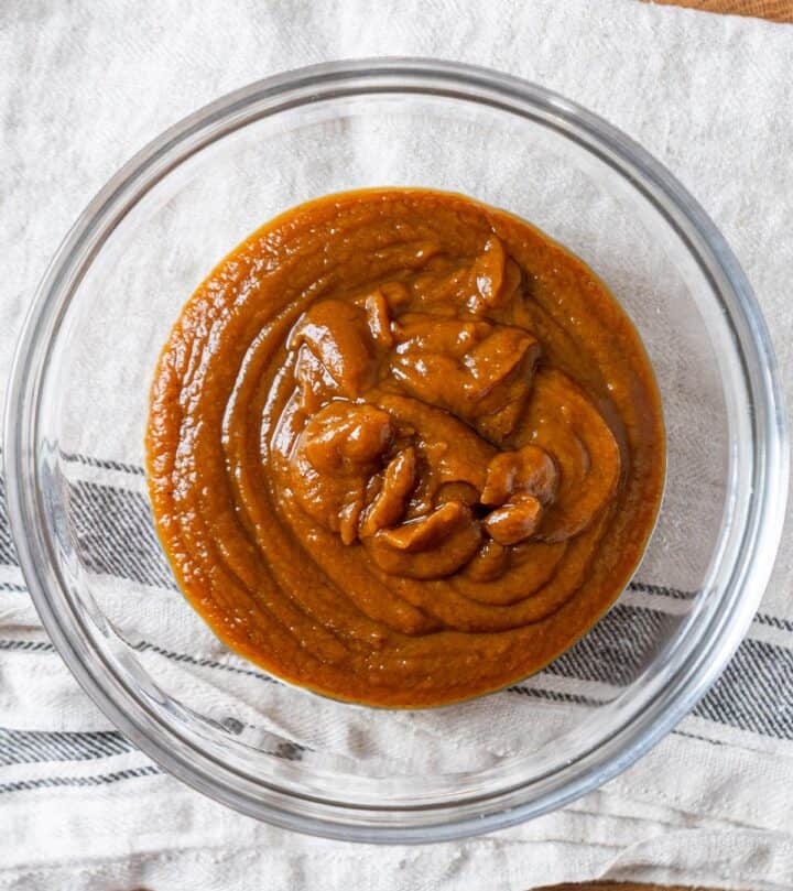 Pumpkin sauce in a bowl.
