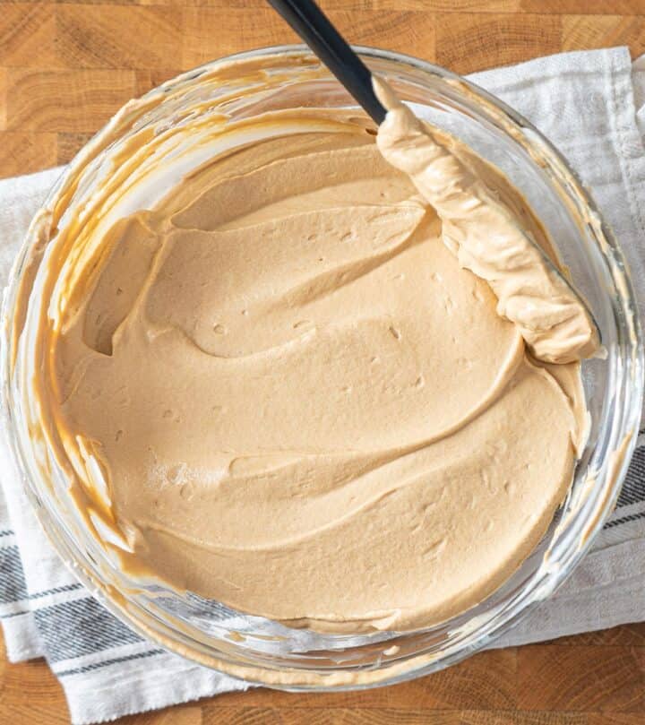 Coffee cheesecake filling is ready.
