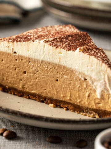 No-bake coffee cheesecake without gelatin.