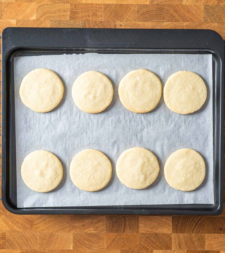Cooling the baked cookies.